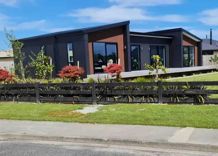 Miss Eastons Whare