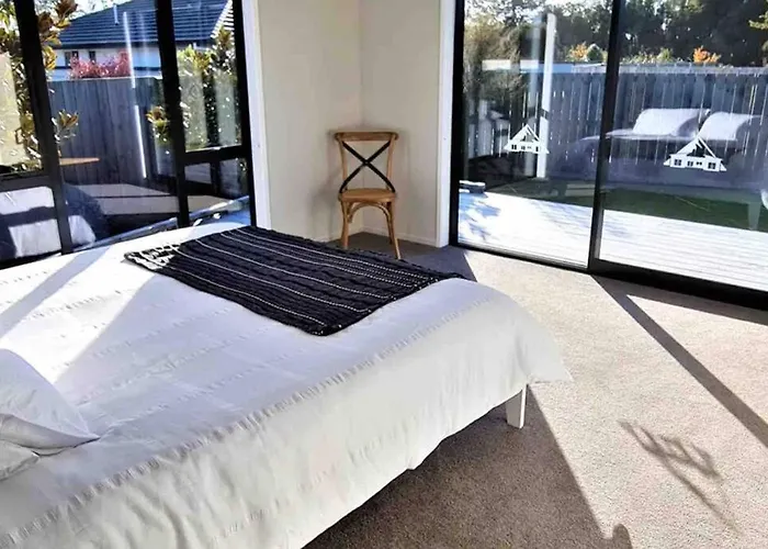 Miss Eastons Whare