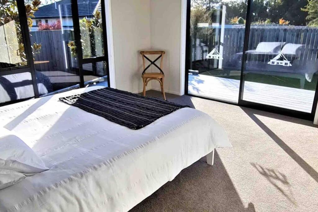 Miss Eastons Whare Westport