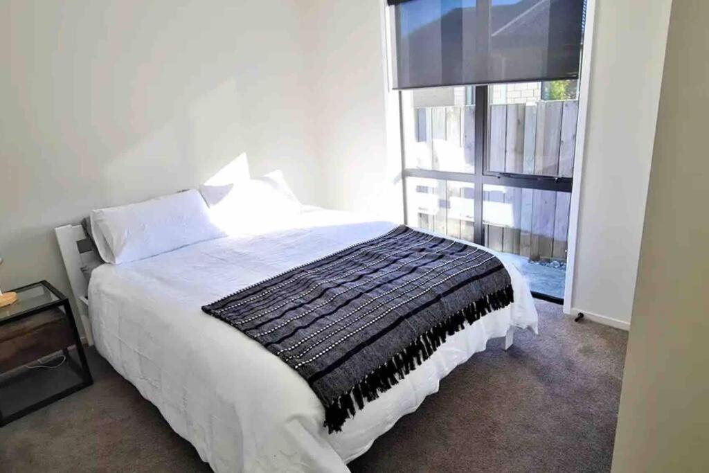 Miss Eastons Whare Westport
